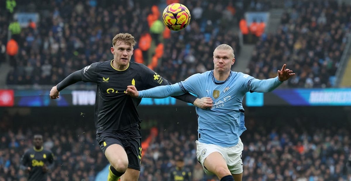 Soi Kèo Everton Vs Manchester City 02h00 05/05 - Vòng 35 Ngoại Hạng Anh 1 Trước cuộc đối đầu phong độ hai đội cho thấy sự trái ngược